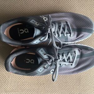 On Running women’s shoes